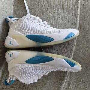 Kids/Men's Size 7 Luka Basketball Shoes